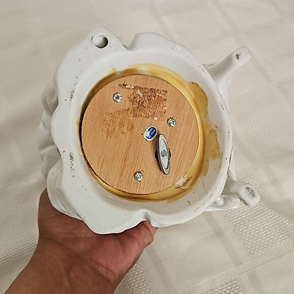 Ceramic Lady Playing Piano Musical Figurine White - Picture 7 of 16